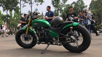 Warna hijau dipilih Jokowi agar tidak terlalu terkesan politik. Jokowi menolak warna merah pada motor terbarunya agar tidak merepresentasikan partai yang dinaunginya. Foto: Ray Jordan