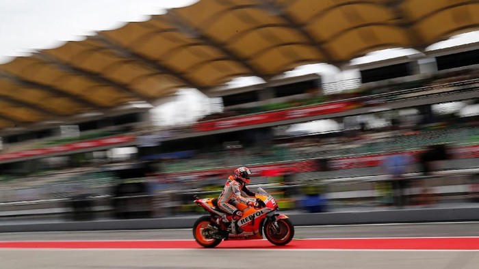 Marc Marquez memenangi MotoGP Malaysia 2018 di sirkuit Sepang, Malaysia, Minggu (4/11/2018) siang WIB. Ini merupakan kemenangan kesembilan Marquez di musim ini.