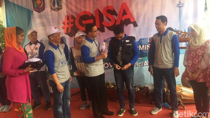 Luncurkan Program GISA, Anies Minta Warga Lengkapi Data Kependudukan