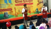 Festival ini melibatkan 100 relawan dan 40 pendongeng.