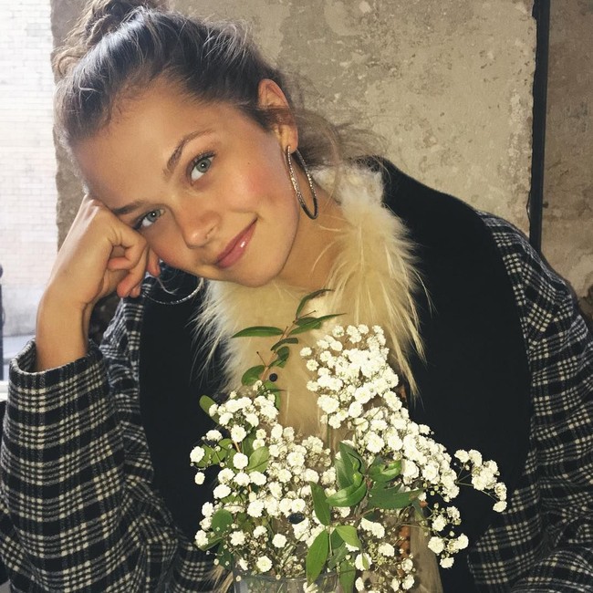 Salah satu olahraga andalan Lani untuk mendapatkan tubuh ala model Victorias Secret adalah barre workout, latihan Pilates yang terinspirasi dari gerakan latihan balet. Itu mengencangkan, membentuk, dan mengangkat bokong lebih dari yang lain. Aku menyukainya sebagai bagian reguler dari rutinitas mingguanku karena aku selalu merasa kuat dan terbentuk setelahnhya! ungkapnya. (Foto: Instagram/@alannahwalton)