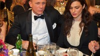 Menikah dengan aktris cantik Rachel Weisz di tahun 2011, Daniel dan Rachel tampil elegan dalam acara jamuan makan malam. Foto: Istimewa