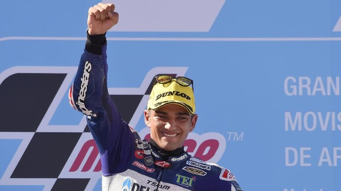 Del Conca Gresini Moto3s Spanish rider Jorge Martin celebrates on the podium after winning the Moto3 race of the Moto Grand Prix of Aragon at the Motorland circuit in Alcaniz on September 23, 2018. (Photo by JOSE JORDAN / AFP)