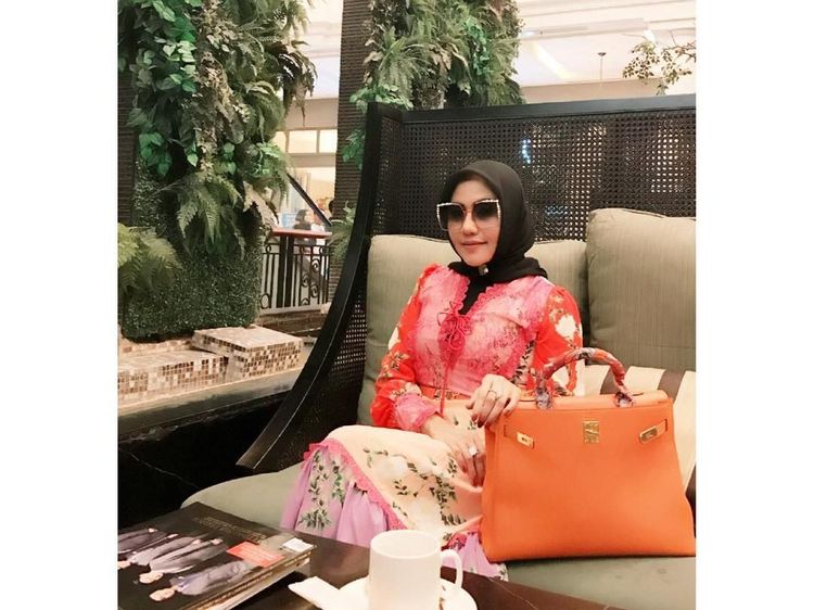 Mewah dan Elegan! Intip Gaya Makan Sosialita Tajir Andi Dahliana