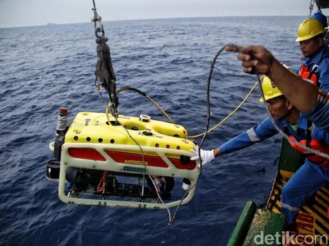 Tim yang bertugas di Kapal Riset (KR) Baruna Jaya I terus melakukan pencarian cockpit voice recorder (CVR) Lion Air PK-LQP. Pencarian menggunakan Remote Operated Vehicle (ROV).