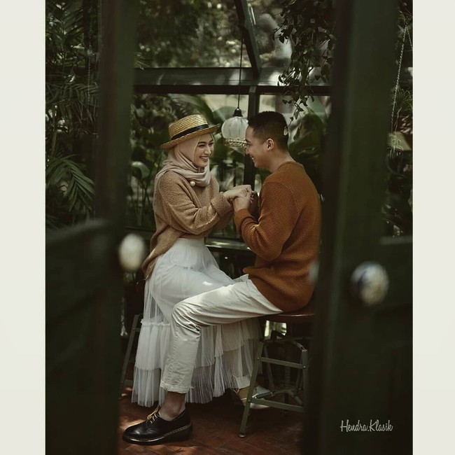 Melody sendiri belum lama memutuskan berhijab. Penampilan pertamanya berhijab adalah saat foto prewedding bersama Hanif yang menjadi viral. (Foto: Dok. Hendra Klasik)