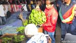 12 Pose Jokowi Saat Blusukan ke Pasar Anyar Tangerang