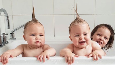6 Foto Imut Bayi Kembar yang Bikin Kita Senyum-senyum Sendiri