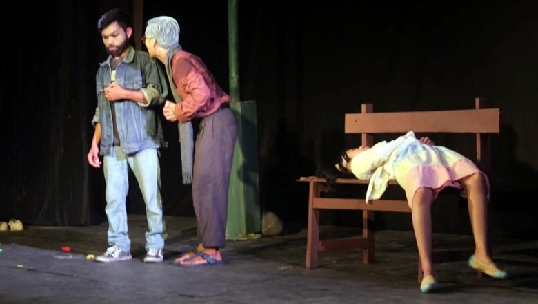 Foto: Penampilan sanggar teater pelajar di NTB (Hari/detikTravel) Foto: Penampilan sanggar teater pelajar di NTB (Hari/detikTravel)