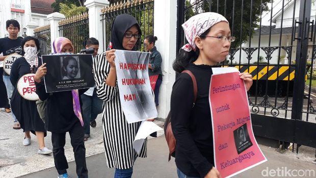Protes Eksekusi TKI Tuti, Massa Aksi Bisu di Gedung Agung Yogya