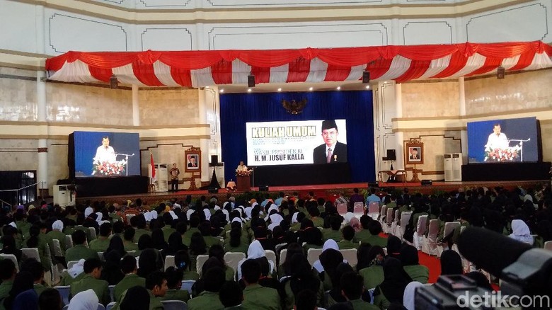 Wapres Minta Para Sarjana Berperan Aktif Redam Konflik Sosial Wapres Minta Para Sarjana Berperan Aktif Redam Konflik Sosial