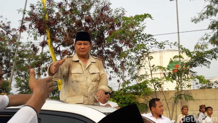 Foto: Prabowo hadiri Haul Mbah Priuk. (Isal Mawardi/detikcom) Foto: Prabowo hadiri Haul Mbah Priuk. (Isal Mawardi/detikcom)