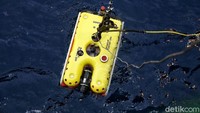 Remote Operated Vehicle (ROV) diterjukan ke laut sejak pukul 5.30 WIB.