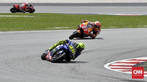 Marquez continued to put pressure on Rossi throughout the race.