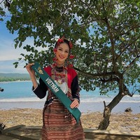 Juara Miss Earth 2018 Phuong Khanh Nguyen berasal dari Ben Tre, propinsi di kawasan Mekong Delta, Vietnam. Dalam kampanyenya untuk mengikuti Miss Earth 2018, Khanh membuat project untuk melindungi Sungai Mekong. (Foto: Instagram/@Miss Earth, @1995__npk, @ratuvashti)