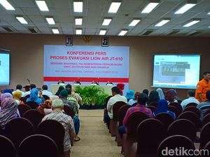 Video: Momen Kabasarnas Nangis di Depan Keluarga Korban Lion Air