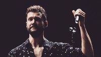 Namun Calum Scott tetap tampil di acara tersebut dan sukses tampil maksimal. Dok. Instagram/calumscott
