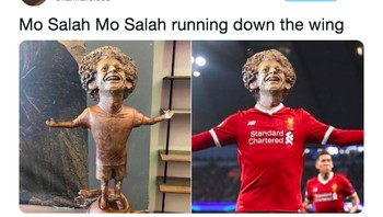 Ada pula netizen yang memasang kepala patung dengan bodi Mo Salah yang asli dan terlihat lucu. Foto: Twitter