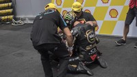 Orang paling bahagia di Sirkuit Sepang pada akhir pekan lalu adalah Francesco Bagnaia. Dia mengunci titel juara dunia Moto2 (Mirco Lazzari gp/Getty Images)