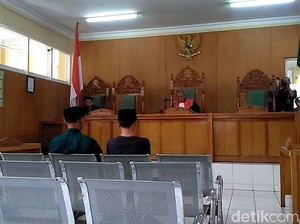 Divonis 10 Hari Bui, Pembawa-Pembakar Bendera HTI Enggan Banding
