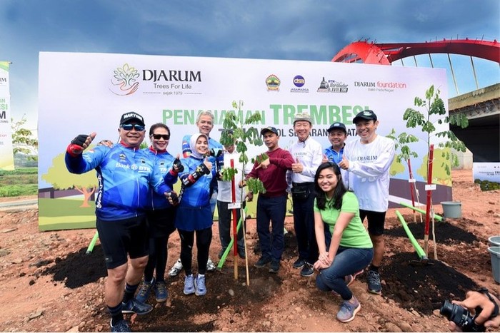 Djarum Foundation Tanam 10.000 Pohon Trembesi di Tol Semarang-Batang