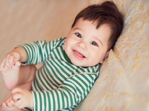 So Sweet, Momen Suami Kahiyang Ayu Gendong Cucu Kedua Presiden Jokowi