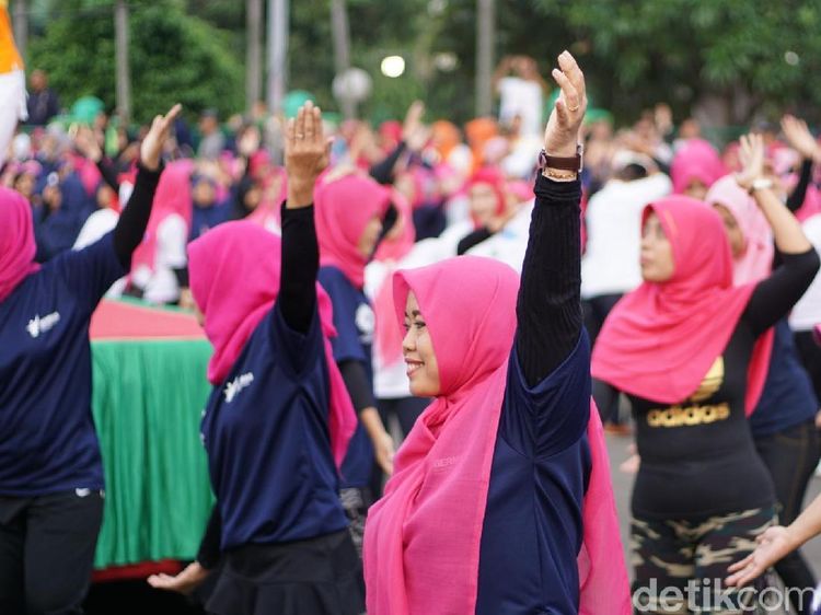 Mau Lebih Bersemangat Sepanjang Hari? Sempatkan Senam Pagi