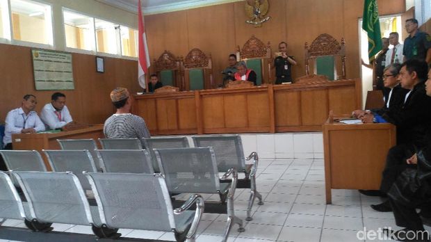 7 Kuasa Hukum Batal Berikan Pembelaan pada Uus Pembawa Bendera HTI