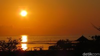 Sol beach house Bali Benoa juga menghadap ke arah matahari terbit. Jadi jangan lewatkan kesempatan untuk menikmati sunrise (Fitraya/detikTravel)