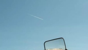 Kaca spion transparan. Foto: Denis Cherim