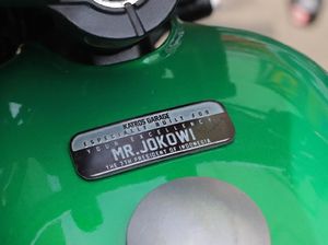 Ini Penampakan Nama Jokowi di Tangki Motornya