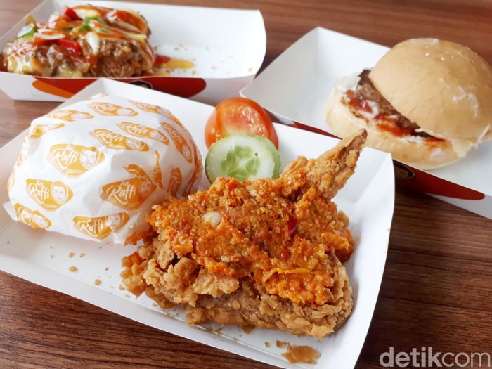 AA' Raffi: Nyobain Fried Chicken Geprek dan Saus Pizza Ala 