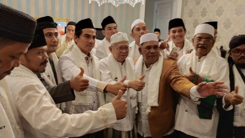 Ulama dari Jakarta Timur Deklarasi Dukungan ke Jokowi-Maruf Ulama dari Jakarta Timur Deklarasi Dukungan ke Jokowi-Maruf