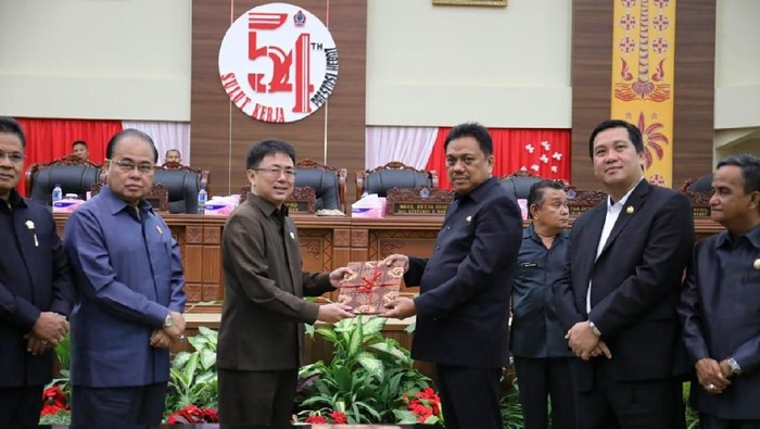 Olly Tanda Tangani Perubahan Nomenklatur SKDP & KUA APBD Sulut