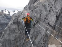 Pendakian ke Puncak Carstensz