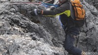 Disarankan, pukul 12.00 WIT sudah turun dari Puncak Carstensz. Sebab, cuaca sudah mulai ekstrem dan turun kabut tebal yang menyulitkan pendaki (Afif Farhan/detikTravel)