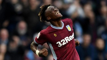 Tammy Abraham, Chelsea. Penyerang 21 tahun yang sedang dipinjamkan ke Aston Villa ini langsung tokcer di awal game dan dalam dua musim harganya bisa menembus 20 juta pound sterling. Punya strength, pace, dan finishing mantap. (Foto: Alex Davidson/Getty Images)