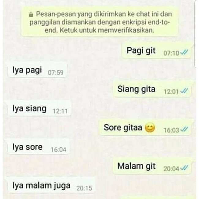 Lagi-lagi isi percakapannya hanya mengucapkan salam, dan si wanitanya juga hanya membalas salamnya saja. Jika terus-terusan seperti ini, bagaimana si pria bisa meluluhkan hati gebetannya? Foto: Instagram @smart.gram