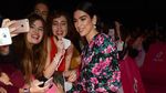 Dua Lipa Pamer Kaki Jenjangnya di MTV EMAs 2018