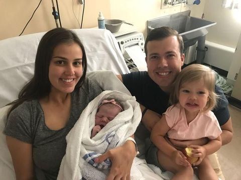 Jenna melahirkan di mobil karena terjebak macet.