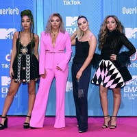 Girl band Little Mix pun tak tampil mengecewakan. Grup asal Inggris tersebut mengenakan busana dengan tema yang berbeda. Namun keempatnya terlihat seksi dan fierce di saat yang sama. Foto: Getty Images