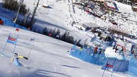 Cukup banyak pilihan tempat main ski yang harganya lebih ramah kantong di Italia, termasuk Sestriere (Christophe Pallot/Agence Zoom/Getty Images)