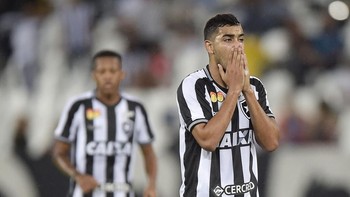 Brenner. Dengan banderol 6 juta pound sterling, harga penyerang 18 tahun ini terbilang tinggi. Tapi ia bisa jadi murah karena punya potensi yang terbilang oke usai melewati musim pertama. (Foto: Alexandre Loureiro/Getty Images)