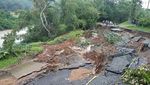 Banjir Sumbar, Jalan Sepanjang 75 Meter di Sijunjung Longsor