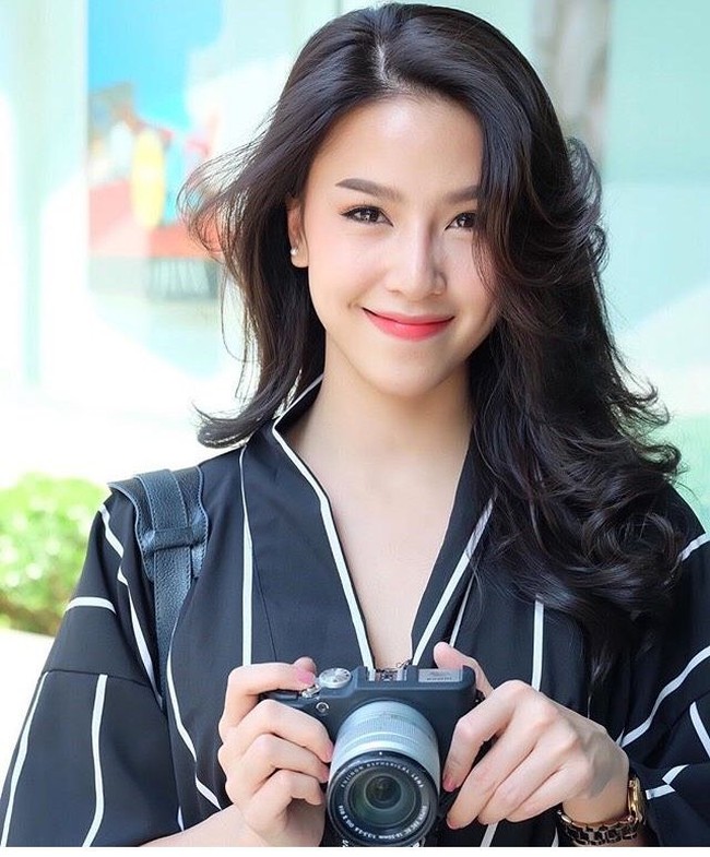 Gibbi kerap membagikan berbagai aktivitas dirinya di Instagram, termasuk ketika bertugas sebagai awak kabin hingga gaya busananya yang stylish. Foto: Instagram @gibby_p