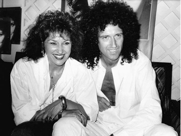 Potret Romantis Gitaris Legend 'Queen', Brian May dengan Istri