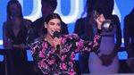 Dua Lipa Pamer Kaki Jenjangnya di MTV EMAs 2018