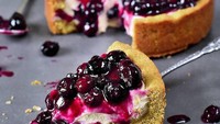 Kelihatan menggoda banget ya? Ini adalah Blueberry Cream Pie dengan pemakaian banyak blueberry. Foto: Instagram healthy.foods_recipes
