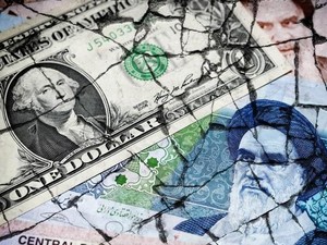 Presiden Rouhani: Iran Akan Lawan Sanksi AS dan Terus Jual Minyak