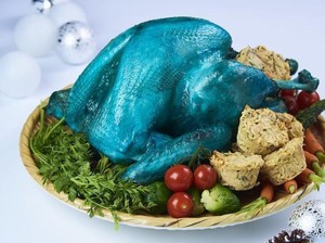Unik! Restoran Ini Hidangkan Kalkun Biru yang Disajikan dengan Mie Instan
